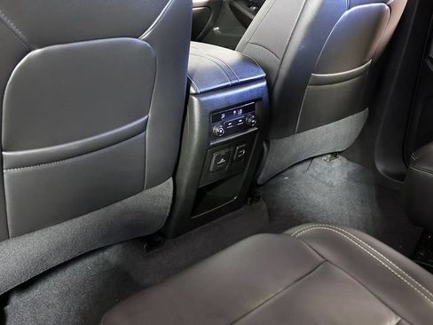 Used 2023 Chevrolet Traverse LT w/ LT Premium Package FWD image 17