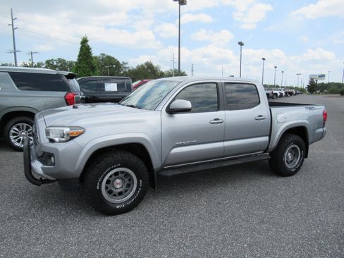 Used 2019 Toyota Tacoma TRD Sport RWD image 4