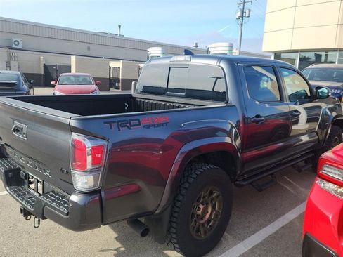 Used 2021 Toyota Tacoma TRD Sport w/ Technology Package image 4