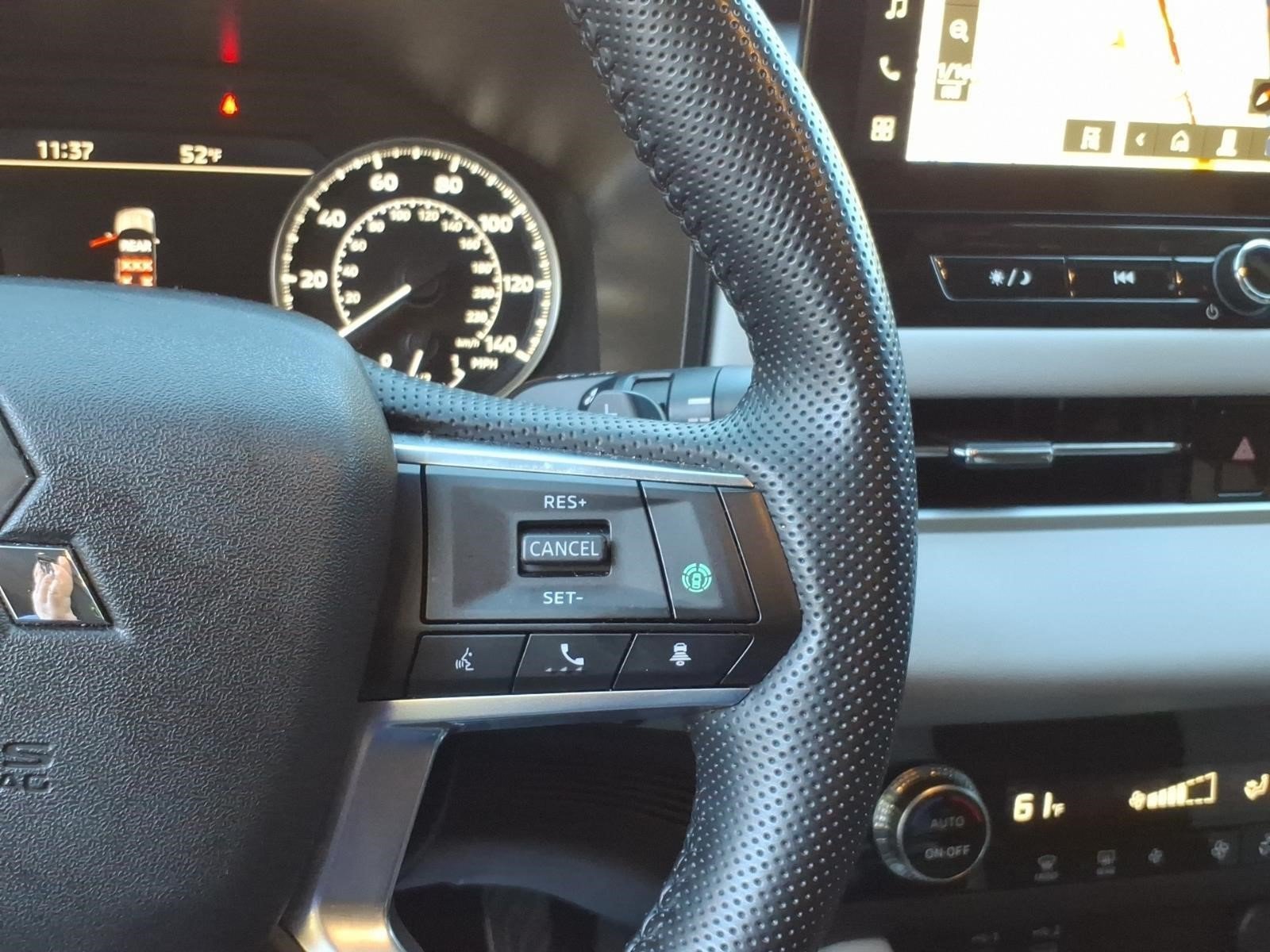 Used 2025 Mitsubishi Outlander SE AWD/4WD image 12