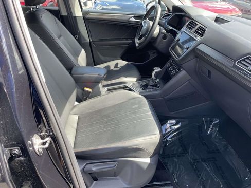 Used 2024 Volkswagen Tiguan SE image 46