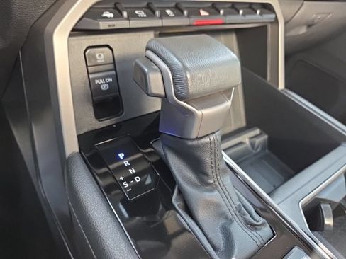 Used 2024 Toyota Tundra Limited AWD/4WD image 38