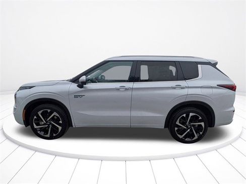New 2025 Mitsubishi Outlander SEL image 7