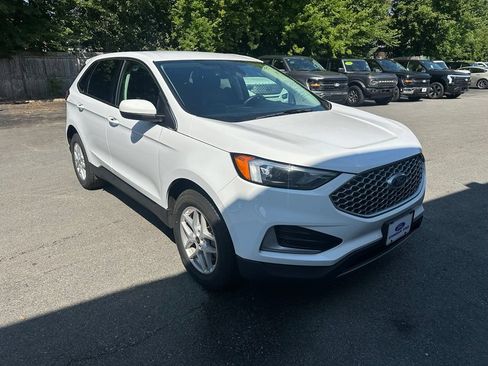 Used 2024 Ford Edge SEL AWD/4WD image 3