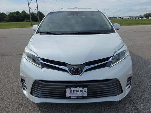 Used 2020 Toyota Sienna Limited Premium FWD image 16