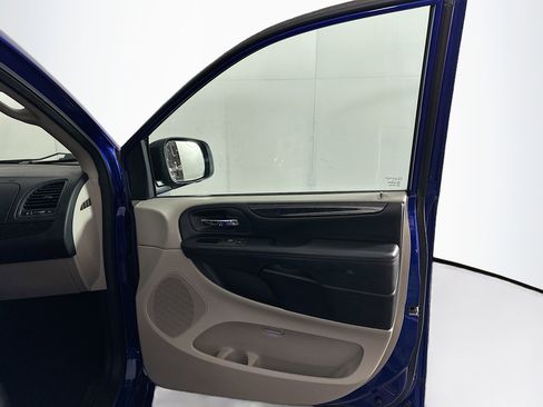 Used 2019 Dodge Grand Caravan SE w/ UConnect Hands-Free Group image 31