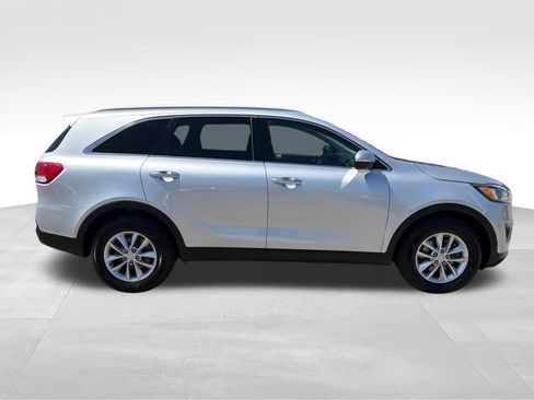 Used 2016 Kia Sorento FWD image 8