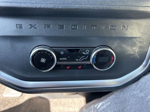 New 2026 Ford Expedition Max Platinum image 24