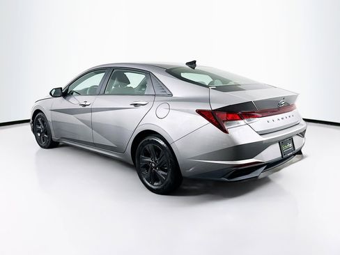 Used 2021 Hyundai Elantra SEL image 5