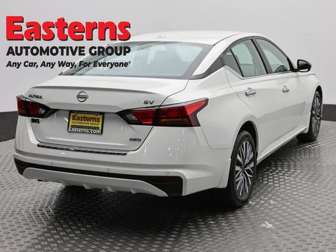 Used 2023 Nissan Altima 2.5 SV AWD/4WD image 5