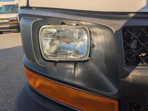 Used 2017 Chevrolet Express 3500 image 10