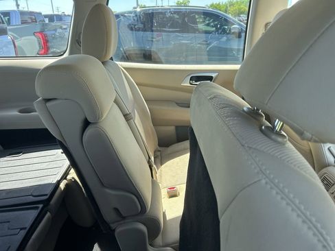 Used 2020 Nissan Pathfinder SV w/ Cargo Package image 4