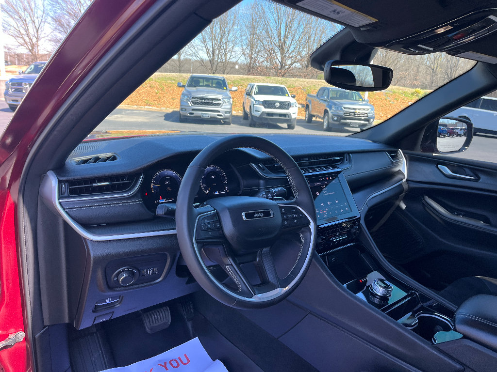 Used 2023 Jeep Grand Cherokee Altitude AWD/4WD image 34