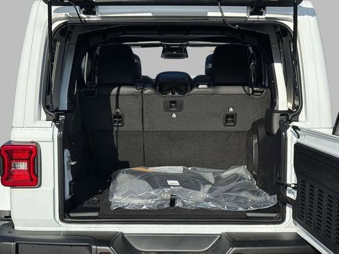 New 2026 Jeep Wrangler Unlimited Rubicon AWD/4WD image 4