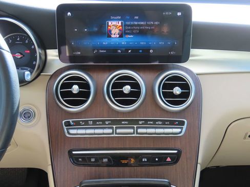 Used 2020 Mercedes-Benz GLC 300 4MATIC image 8