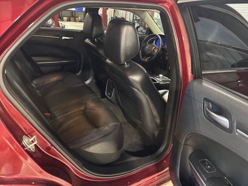 Used 2017 Chrysler 300 Limited image 22