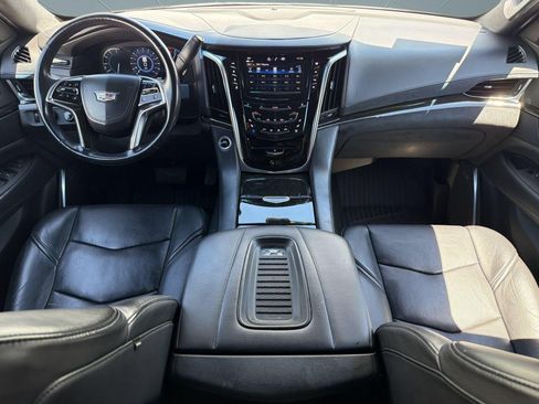 Used 2018 Cadillac Escalade Platinum AWD/4WD image 15