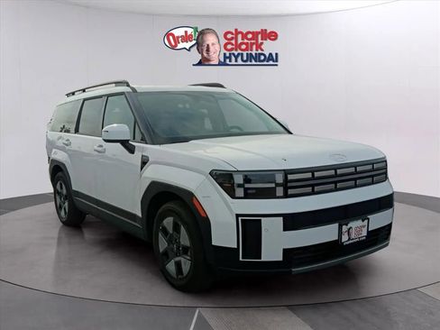 Used 2025 Hyundai Santa Fe SEL image 3