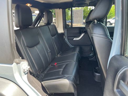 Used 2014 Jeep Wrangler Unlimited Rubicon w/ Connectivity Group AWD/4WD image 20