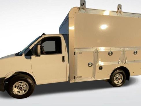 New 2025 GMC Savana 3500 w/ Power Convenience Package RWD image 6