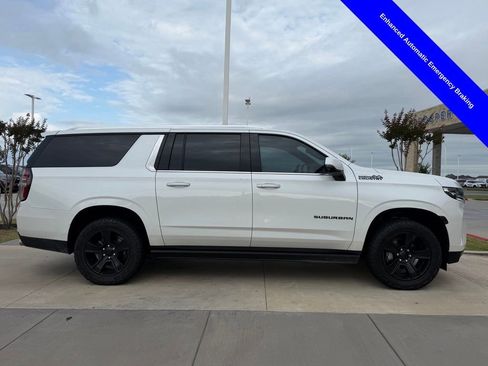 Used 2022 Chevrolet Suburban High Country AWD/4WD image 21