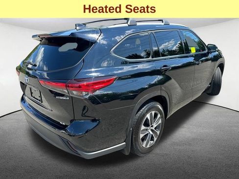 Used 2022 Toyota Highlander XLE AWD/4WD image 10