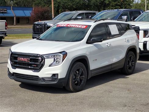 Used 2024 GMC Terrain AT4 image 3