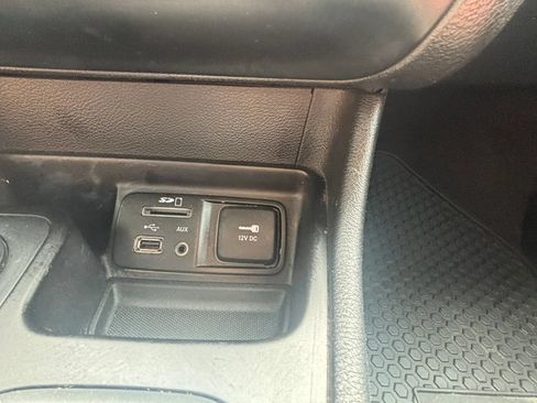 Used 2017 Jeep Cherokee Trailhawk AWD/4WD image 17