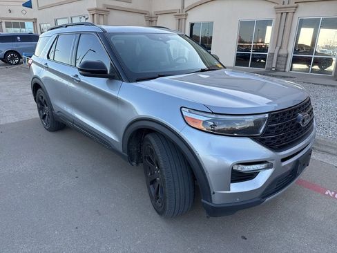 Used 2023 Ford Explorer Limited w/ Limited Technology Package image 19