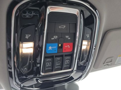 Used 2021 Jeep Grand Cherokee L Overland w/ Luxury Tech Group IV image 30