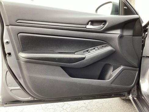 Used 2024 Nissan Altima 2.5 SV image 29