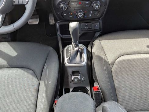 Used 2021 Jeep Renegade Sport FWD image 17