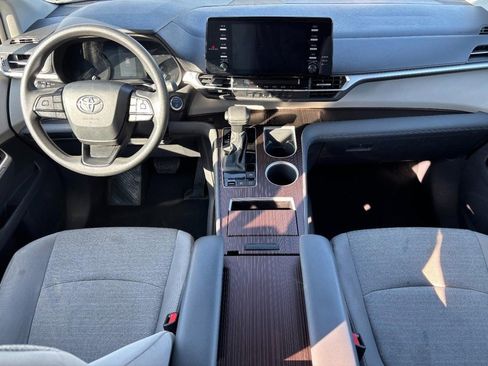 Used 2024 Toyota Sienna LE image 19