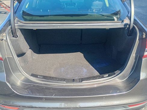 Used 2017 Ford Fusion SE w/ Fusion SE Technology Package FWD image 16