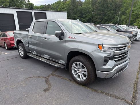 Used 2025 Chevrolet Silverado 1500 LTZ AWD/4WD image 6