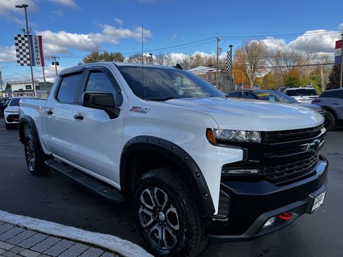 Used 2020 Chevrolet Silverado 1500 LT Trail Boss image 3
