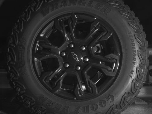 Used 2024 Chevrolet Silverado 1500 ZR2 w/ Technology Package AWD/4WD image 10