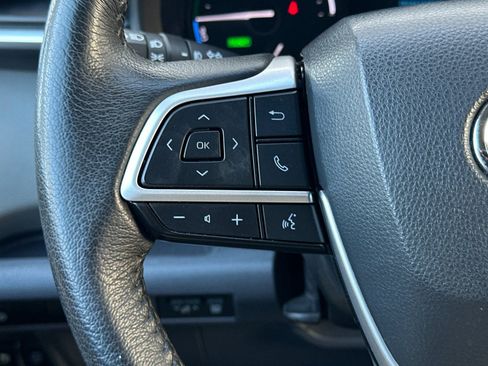 Used 2023 Toyota Sienna XLE image 27