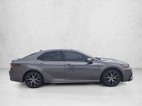 Used 2023 Toyota Camry SE FWD image 4