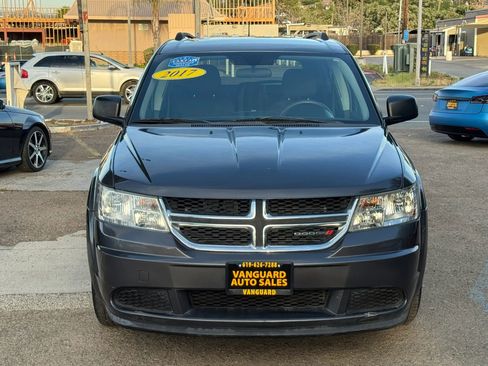 Used 2017 Dodge Journey SE FWD image 4