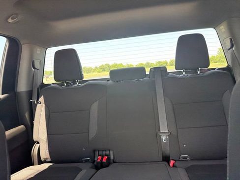 Used 2022 Chevrolet Silverado 1500 LT RWD image 16