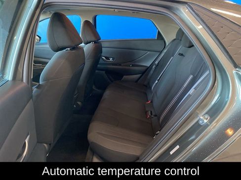 Used 2025 Hyundai Elantra SEL FWD image 8