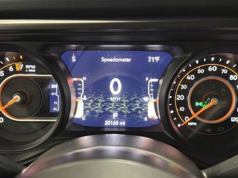 Used 2024 Jeep Gladiator Mojave w/ Technology Group AWD/4WD image 16