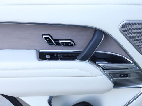 Used 2023 Land Rover Range Rover First Edition image 33