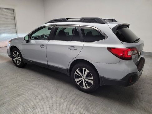 Used 2018 Subaru Outback 2.5i Limited AWD/4WD image 3