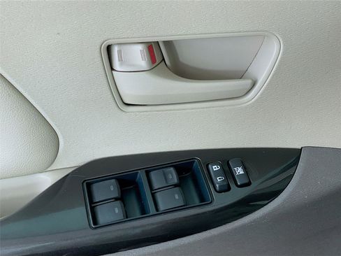 Used 2011 Toyota Sienna LE w/ Towing Pkg FWD image 21
