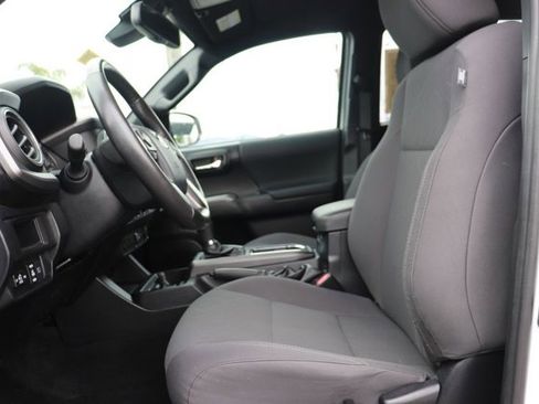 Used 2019 Toyota Tacoma TRD Sport image 11