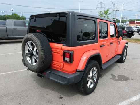 Used 2018 Jeep Wrangler Unlimited Sahara AWD/4WD image 7