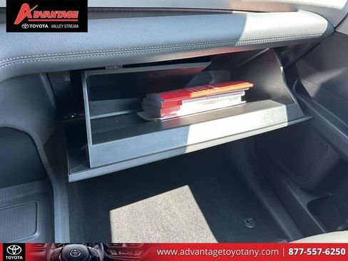 Certified 2022 Toyota Sienna XLE w/ XLE Plus Package FWD image 38