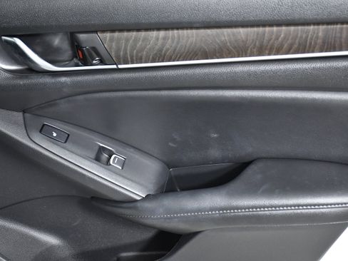 Used 2022 Honda Accord Touring image 25